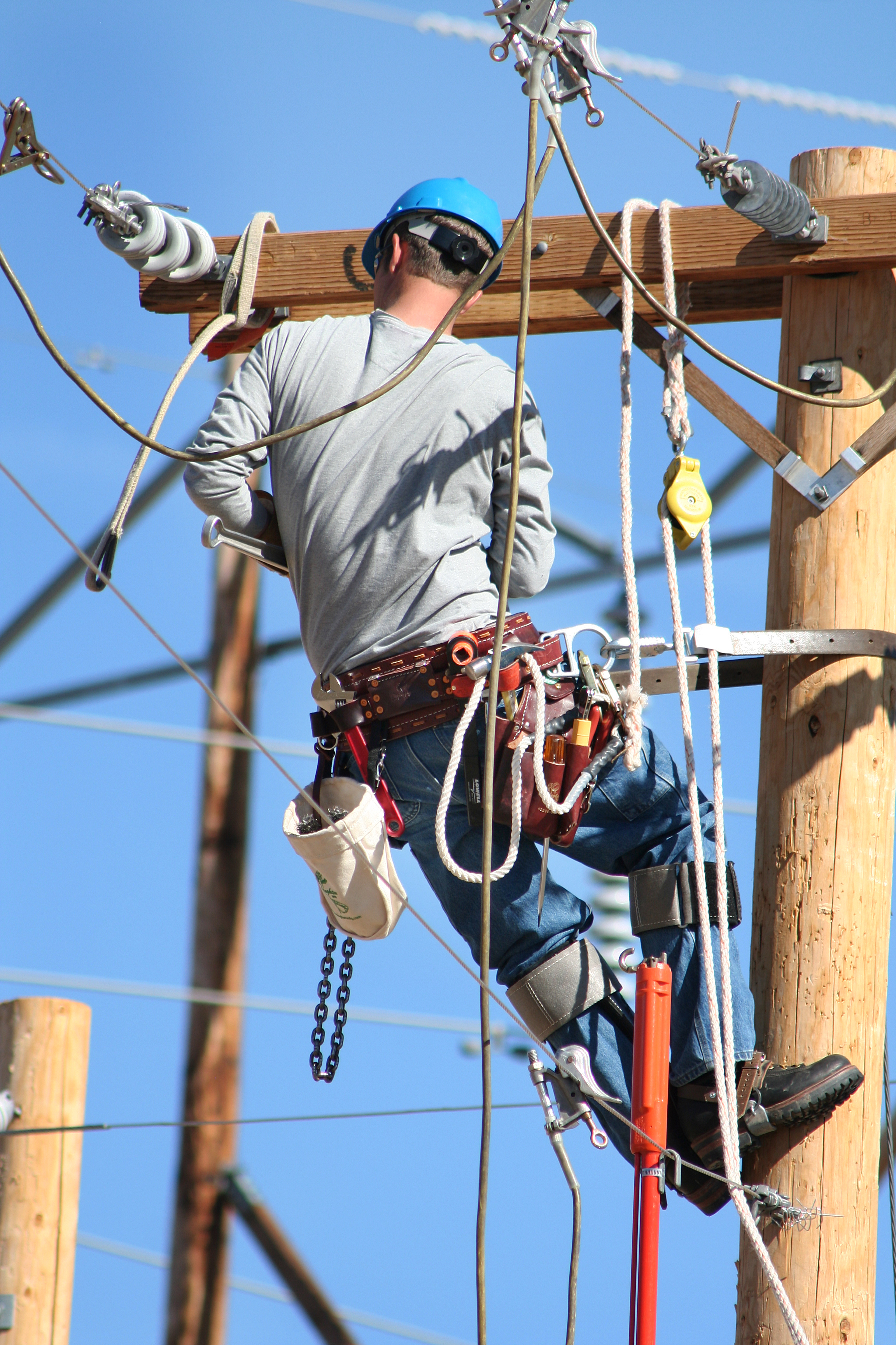 Pole Workers need Lineman Boots that work well with Climbing Gear
